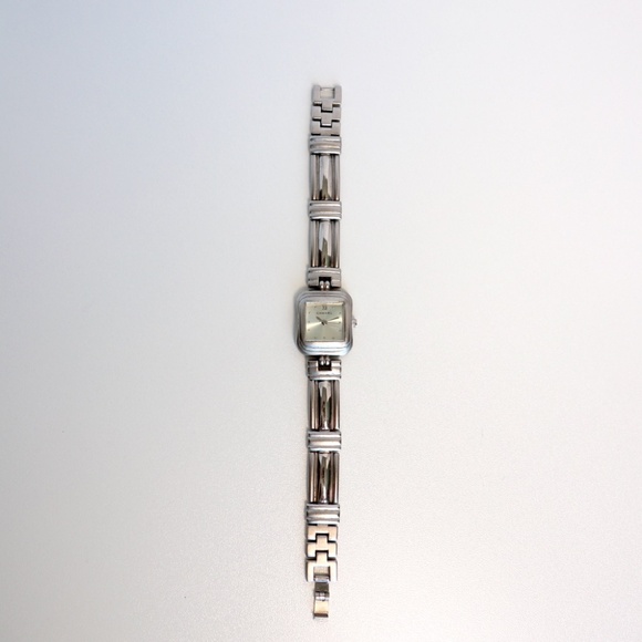 CHANEL silver tone ladies quartz wrist watch - Picture 6 of 9